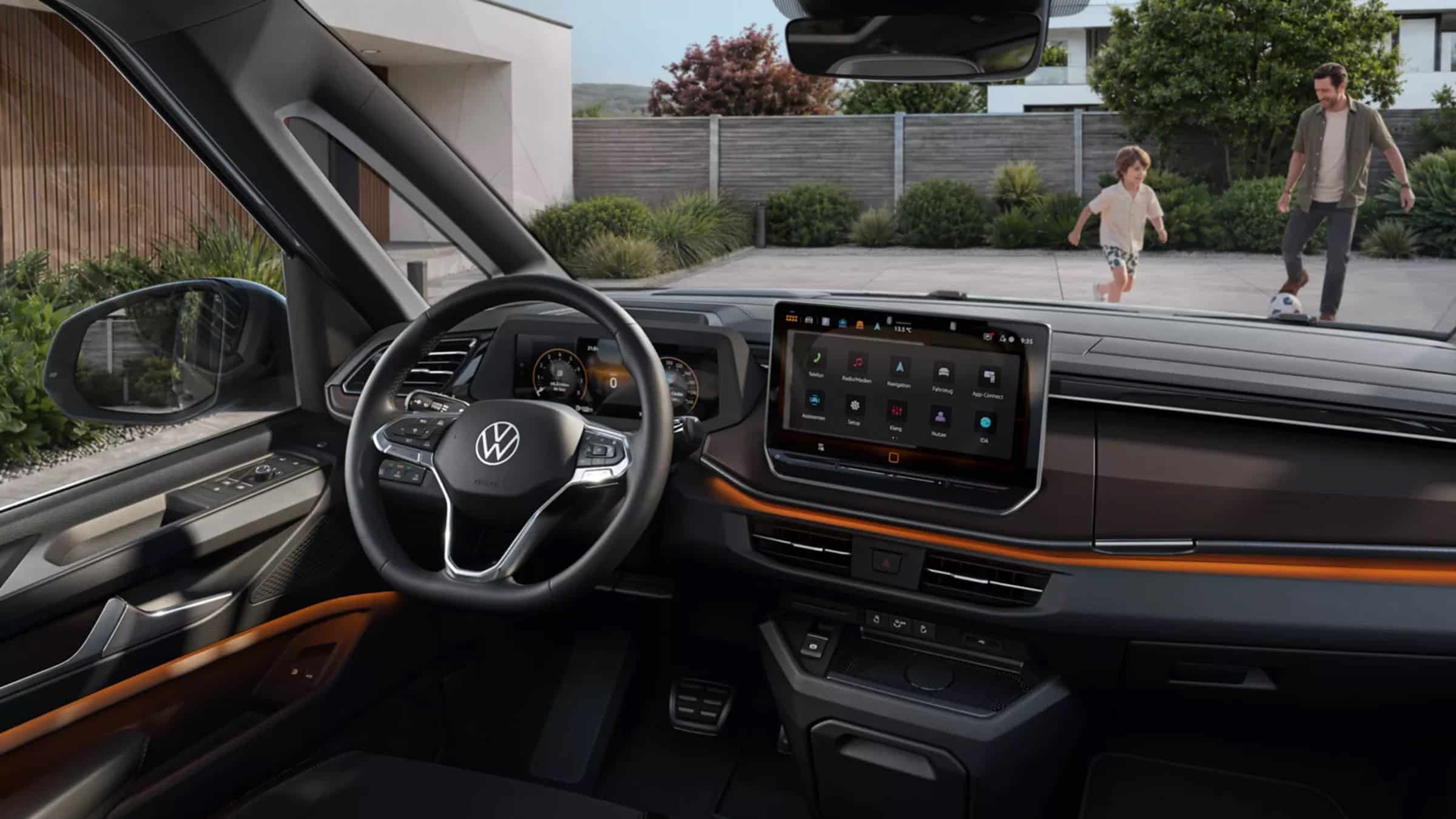 VW Multivan eHybrid 4MOTION – Cockpit mit Digital Cockpit Pro und 12,9-Zoll-Touchdisplay