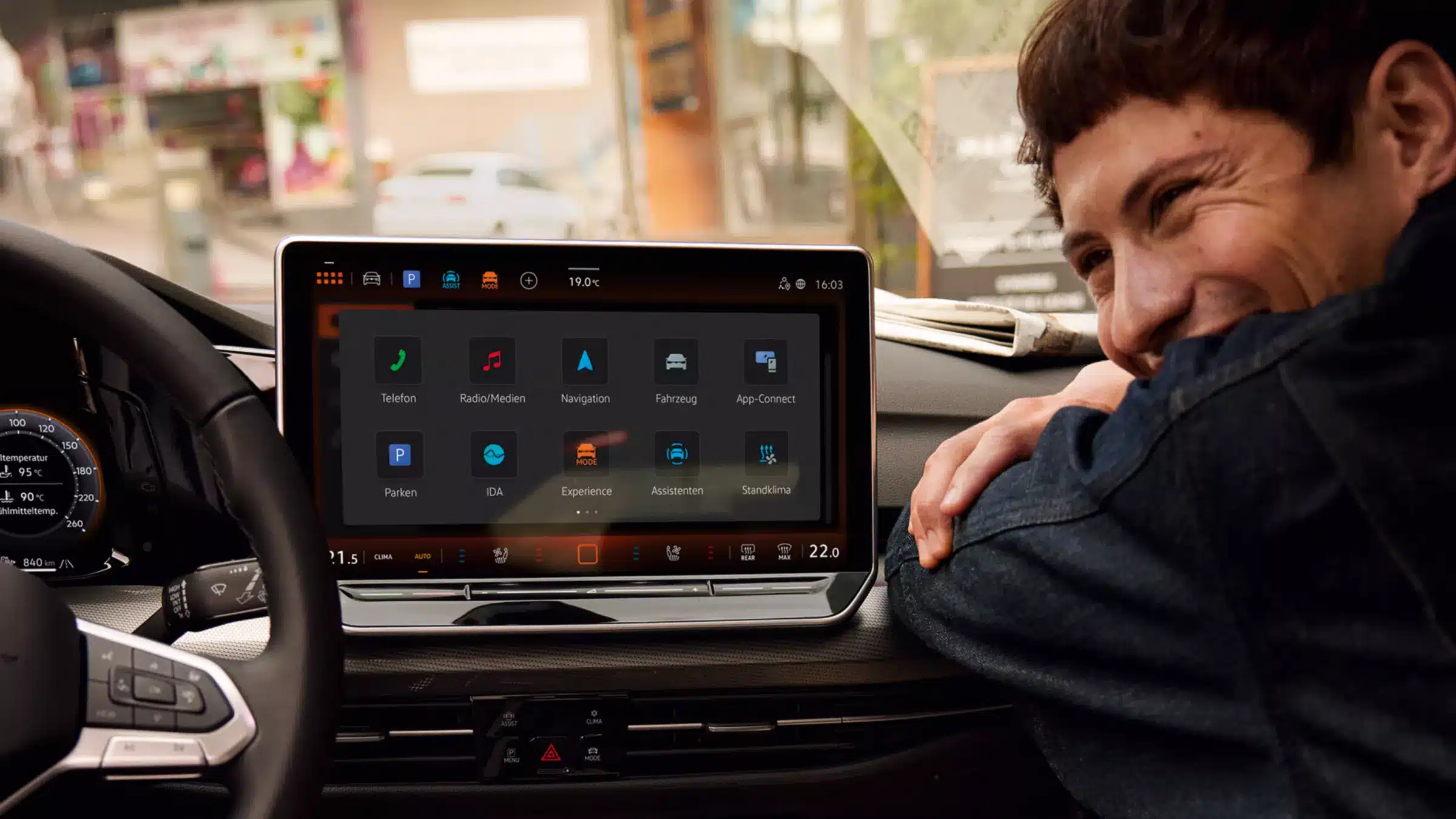 VW Golf Life Innenraum und Infotainment – Leasingangebot bei Gessner & Jacobi in Hannover