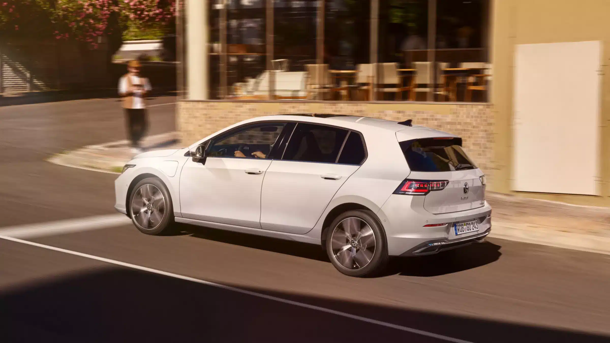VW Golf Life unterwegs – Leasingangebot bei Gessner & Jacobi in Hannover