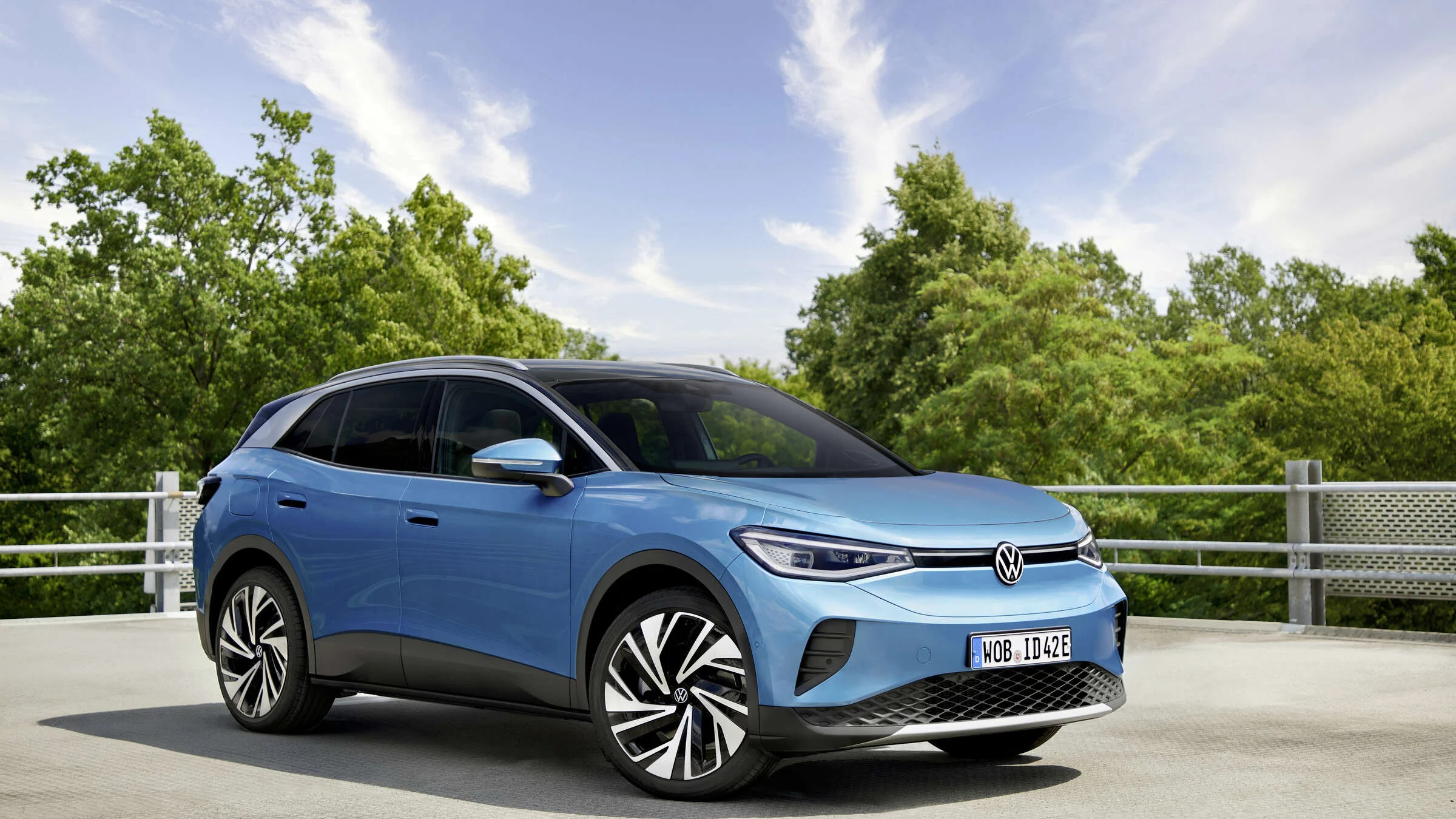 VW ID.4 Pure in Blau – Frontansicht (Abb. zeigt Sonderausstattung)